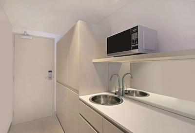 تراولج هتل اسیدنی