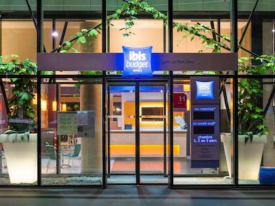 ایبیز بوجت لین سنتر-گار پارت-دیو