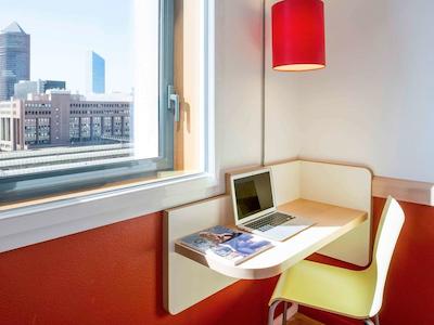 ایبیز بوجت لین سنتر-گار پارت-دیو