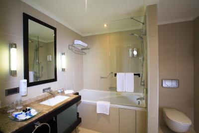 هالیدی این استانبول ایرپورت هتل