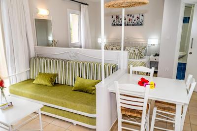 اکتیا بیچ ویلیج