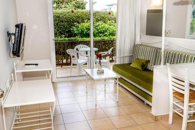 اکتیا بیچ ویلیج