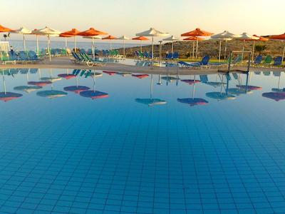 اکتیا بیچ ویلیج