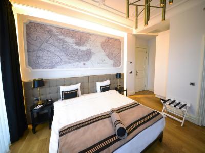 آکا لاش تکسیم هتل