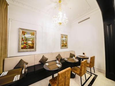 آکا لاش تکسیم هتل