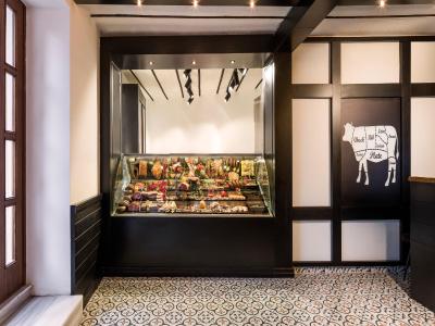 آکا لاش تکسیم هتل