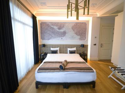 آکا لاش تکسیم هتل