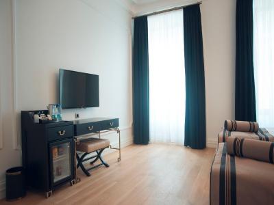 آکا لاش تکسیم هتل