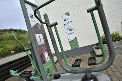 گولدن تولیپ استراندهتل وستدوین