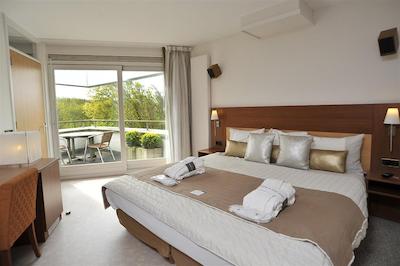 گولدن تولیپ استراندهتل وستدوین