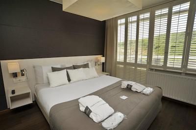 گولدن تولیپ استراندهتل وستدوین