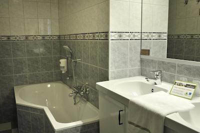 گولدن تولیپ استراندهتل وستدوین