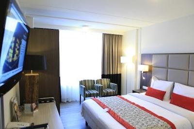 گولدن تولیپ استراندهتل وستدوین