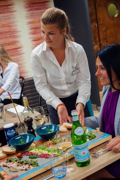 گولدن تولیپ استراندهتل وستدوین