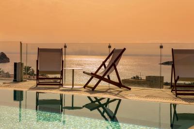 اینسید کالوی بیچ