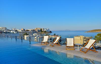 اینسید کالوی بیچ