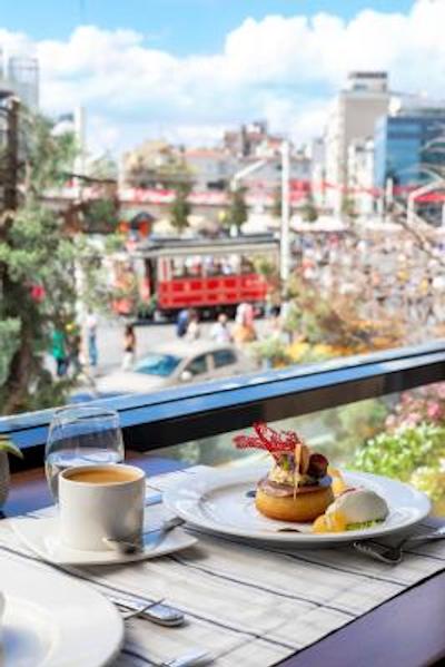 سیویکی تکسیم هتل استانبول