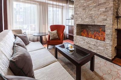 دوبلتری بای هیلتون تیومن