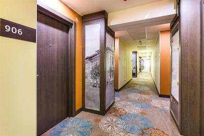 دوبلتری بای هیلتون تیومن