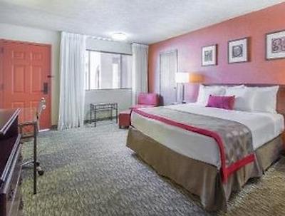 رامادا مسا فنیکس ایست اریا