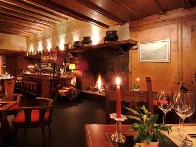 ادولا فلیمز