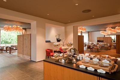 ادولا فلیمز