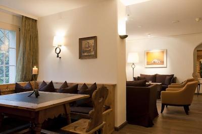 ادولا فلیمز