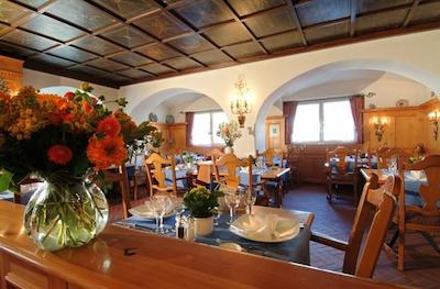 ادولا فلیمز