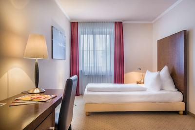 بست وسترن هتل گولدنز راد