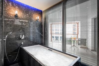 رادیسون بلو هتل اند اسپا استانبول توزلا