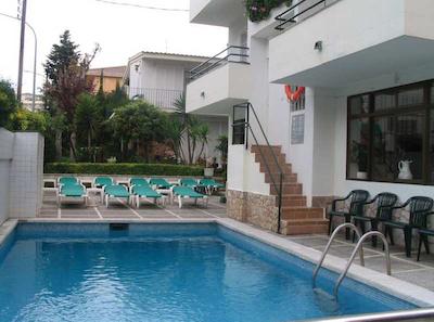 هستال مانلیا