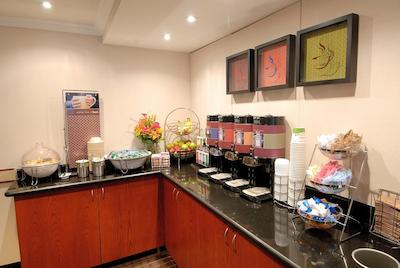 هامپتون این اند سویتز بای هیلتون وانکوور دونتون