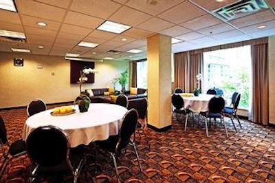 هامپتون این اند سویتز بای هیلتون وانکوور دونتون