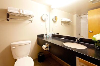 هامپتون این اند سویتز بای هیلتون وانکوور دونتون