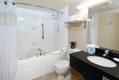 هامپتون این اند سویتز بای هیلتون وانکوور دونتون