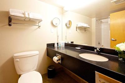 هامپتون این اند سویتز بای هیلتون وانکوور دونتون