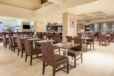 هلید این ترنتو اینترنیشنال آیرپرت