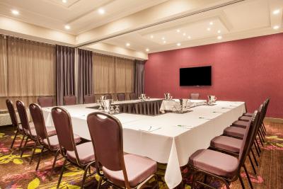 هلید این ترنتو اینترنیشنال آیرپرت