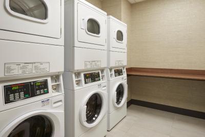 فور پوینتز بای شراتون ترنتو آیرپرت ایست