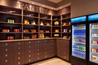 فور پوینتز بای شراتون ترنتو آیرپرت ایست