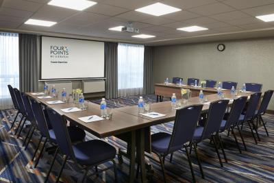 فور پوینتز بای شراتون ترنتو آیرپرت ایست