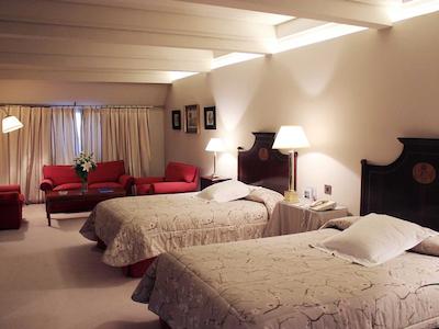 اورستارز هتل ریل