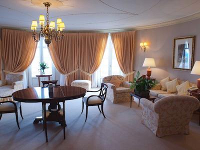 اورستارز هتل ریل