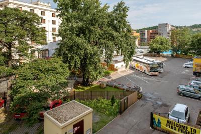 پلوز پراگ هستل