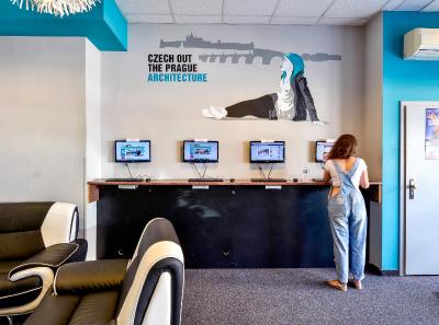 پلوز پراگ هستل