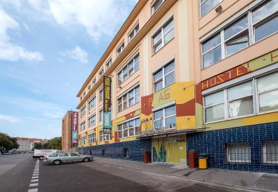 پلوز پراگ هستل