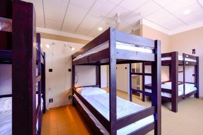 پلوز پراگ هستل