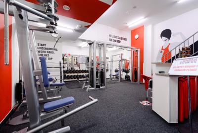 پلوز پراگ هستل