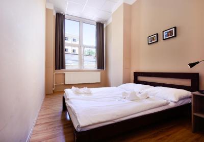 پلوز پراگ هستل