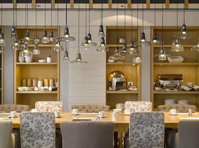 اینسید بای ملی پراگو اُلد تون